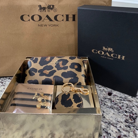 NIB ❤️last one❤️Authentic Coach Gift Set - Picture 4 of 8